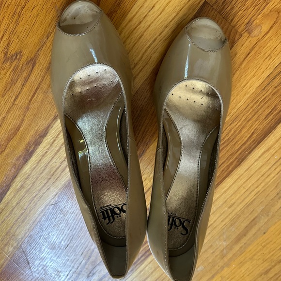 Sofft patent leather nude size 9 heels - Picture 2 of 6